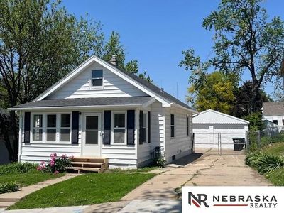 6924 Wirt St, Omaha, NE, 68104