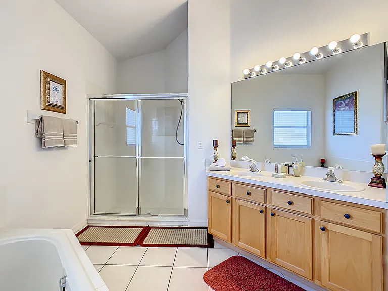 16724 Rolling Green Dr — Photo 42