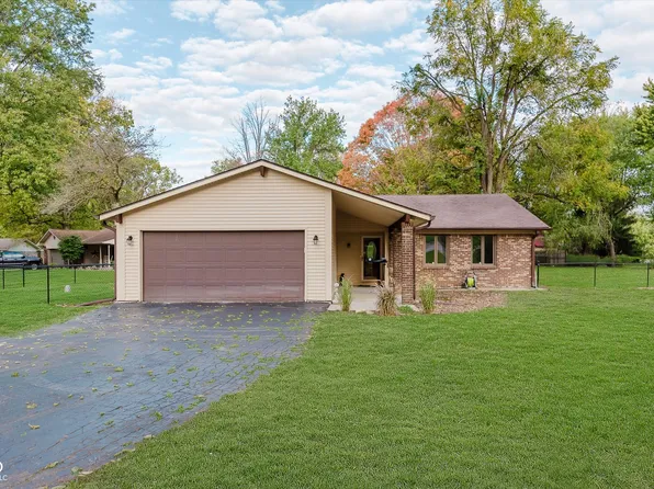 2404 Postmaster Ln, Greenfield, IN 46140