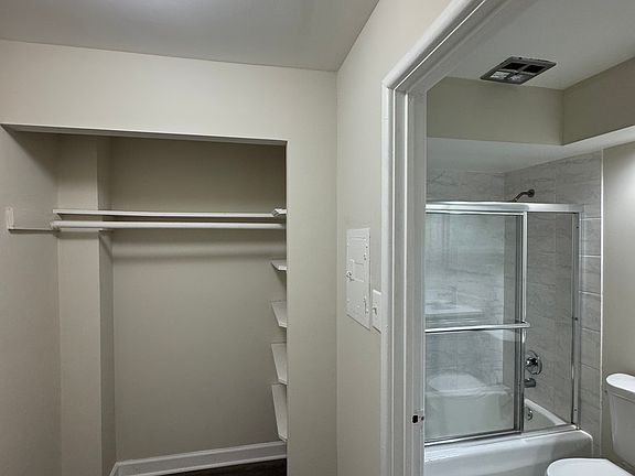5th image of 5917 N Kenmore Ave #307