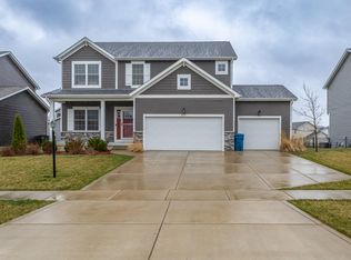 879 Timberland Farms Dr, Valparaiso, IN 46383