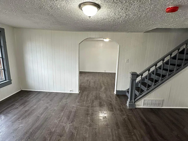 107 S Roberts Rd — Photo 7