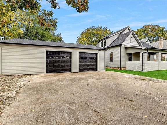 3rd image of 1356 N Barth Ave