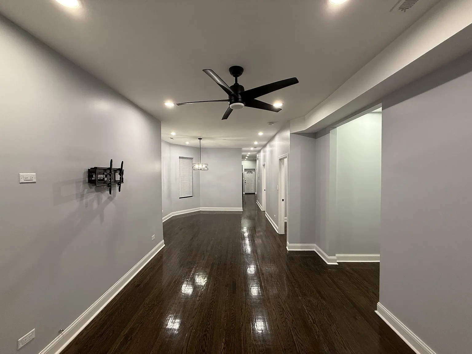 3 bed, 1255 sqft, $3,000 — Photo 2