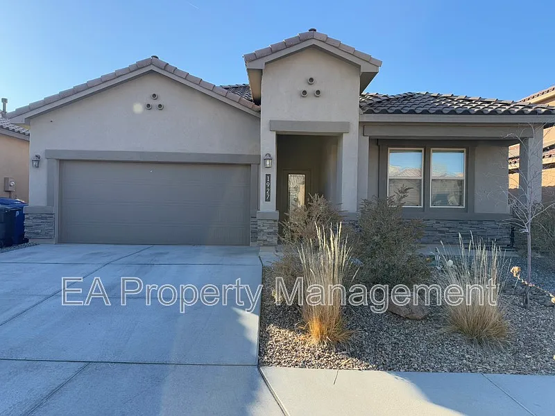 4 bed, 2.0 bath, 1800 sqft, $2,395 — Photo 1