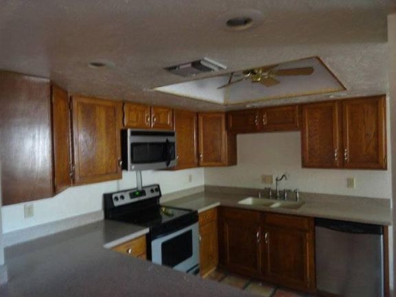 3rd image of 4942 N Valle