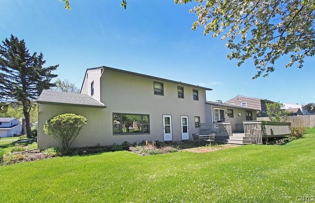 4 bed, 2.5 bath, 2276 sqft, $3,500 — Photo 2