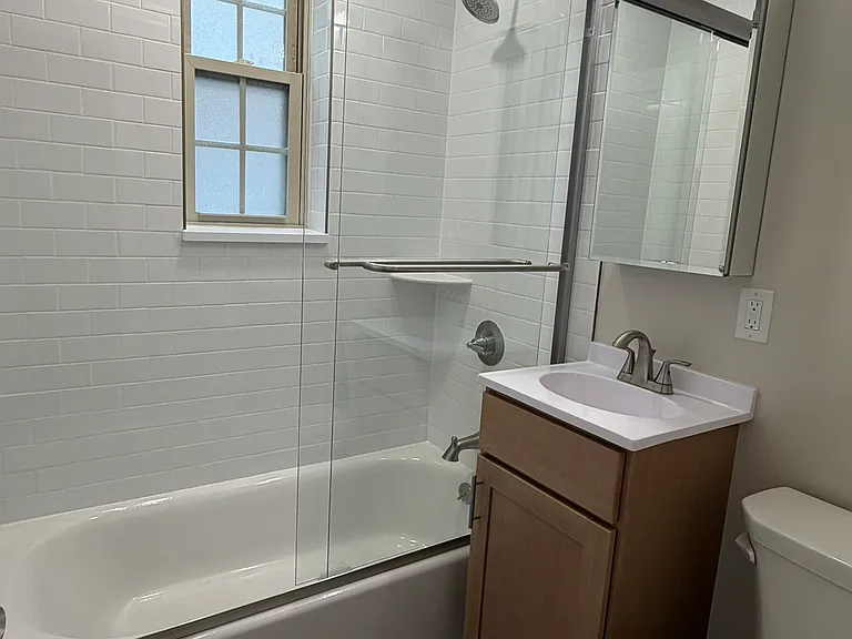 61 Duncan Ave Apartments — Photo 9