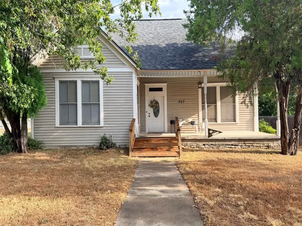 207 W Neely Ave, Comanche, TX 76442