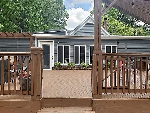 5th image of 206 Warthen St