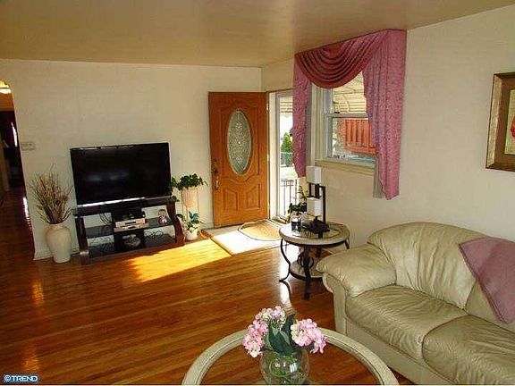 3rd image of 8841 Bradford St #1