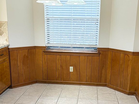 5th image of 8828 Trudeau Ave