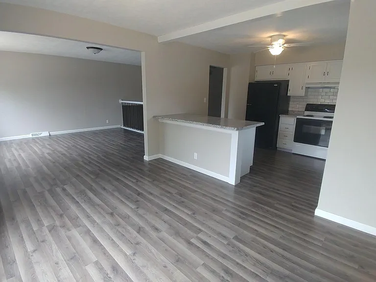 1106 Andover St — Photo 3