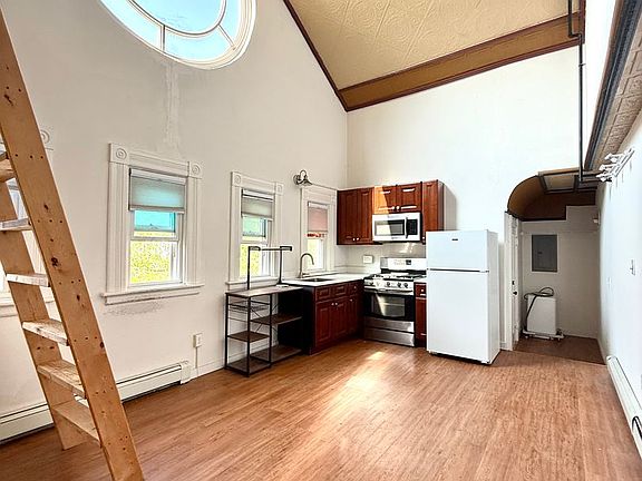 3rd image of 50 Abeel St Unit 8