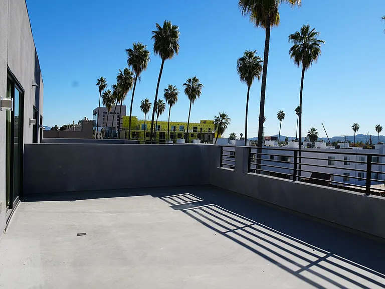 Brand New Luxury Homes! W/D, Balcony & Parking! — Photo 21