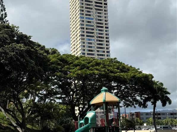 1060 Kamehameha Hwy APT 1704B, Pearl City, HI 96782
