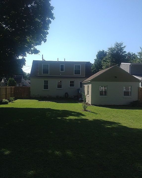 2nd image of 1015 Wood St