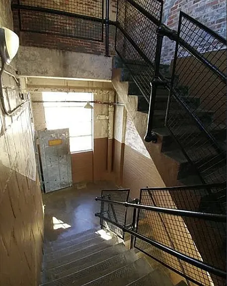 Steps to Unit - Also, Units have Elevator