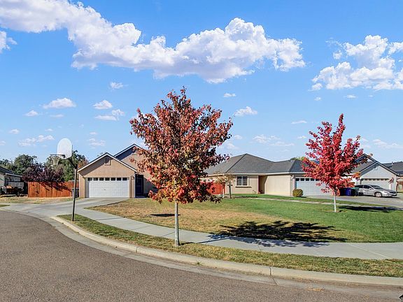 3rd image of 425 Springtime Ln