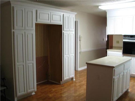 5th image of 208 Trousdale Ave