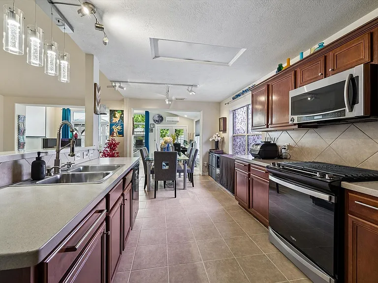 2802 White Sands Dr — Photo 8