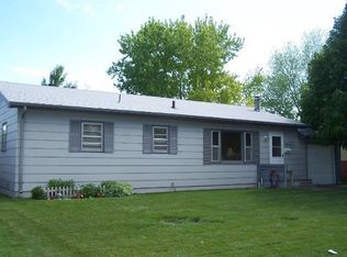 1802 Cedarberry Rd, North Platte, NE 69101