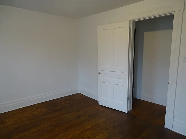 435B Winchester Ave — Photo 2