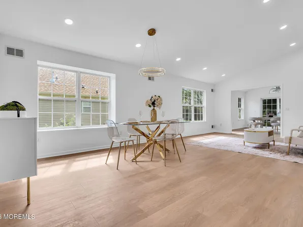 4 Oakmont Road, Lakewood, NJ 08701