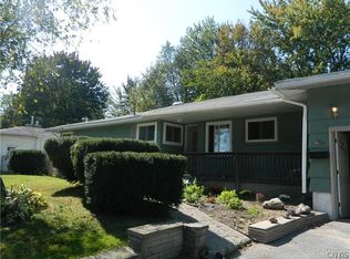 7217 Rosewood Cir, Syracuse, NY 13212