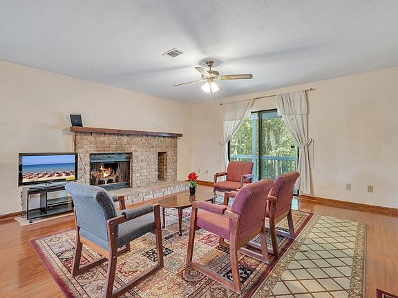 5th image of 1942 Darryl Dr APT C
