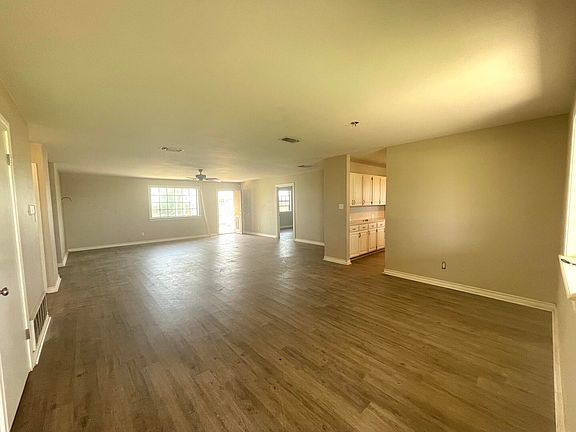 3rd image of 2253 E Valley Dr