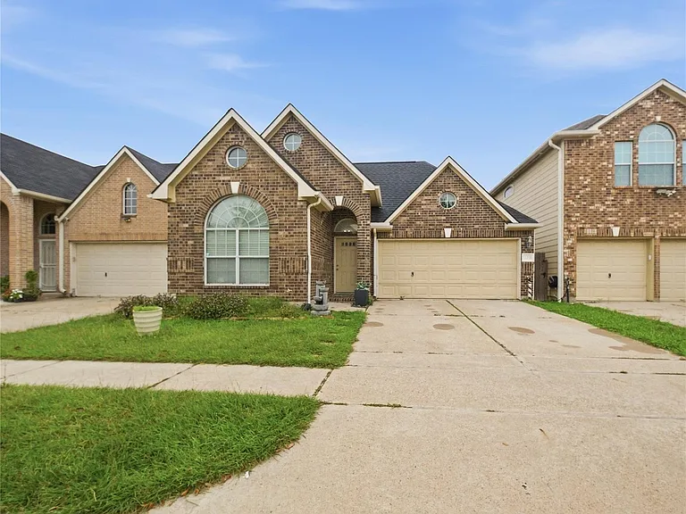 13335 Gardnerville St — Photo 2