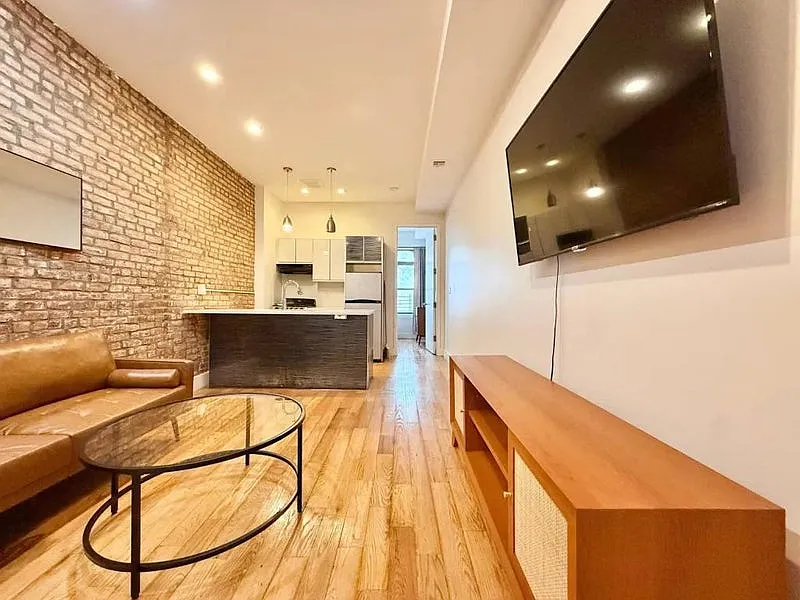 4 bed, 4.0 bath, $1,060 — Photo 4