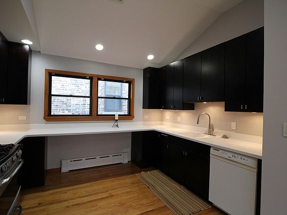 5th image of 2137 W Superior St #2