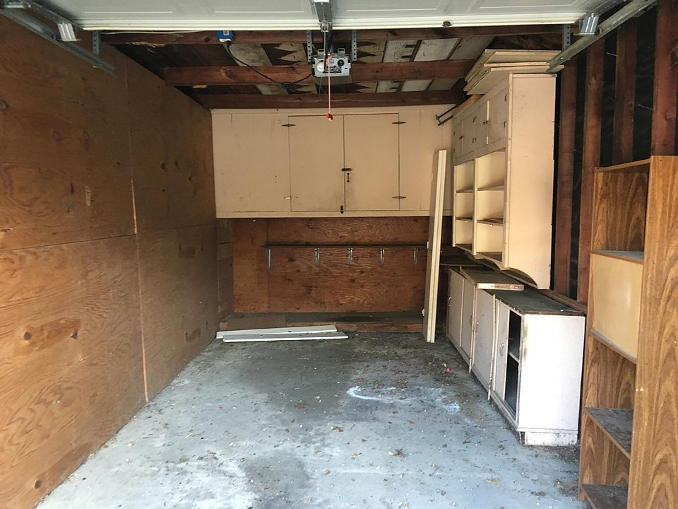 1st image of 9102 Villa Park Cir