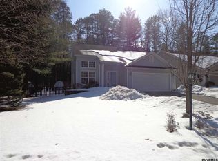 17 Woodthrush Ct, Ballston Spa, NY 12020