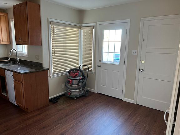 3rd image of 392 Cypress Ave