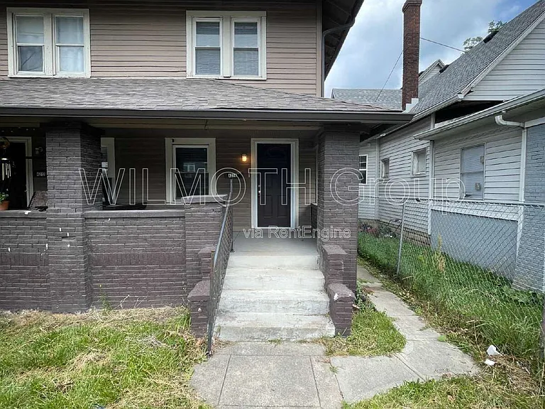 4214 E Washington St — Photo 1