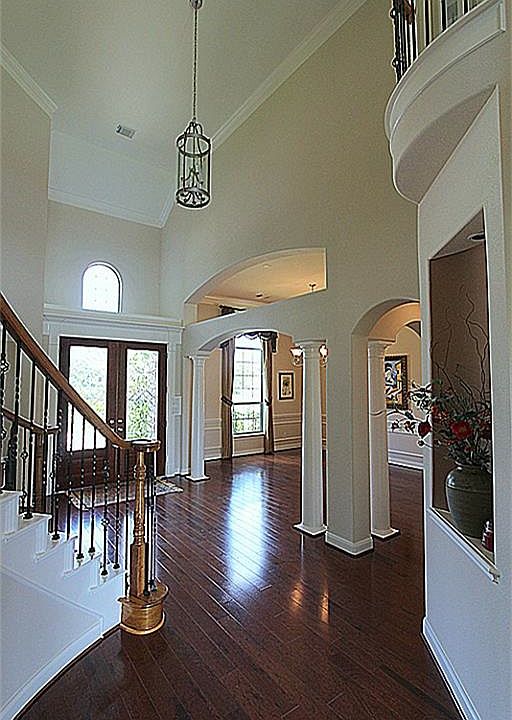 1st image of 11704 Crescent Bluff Dr