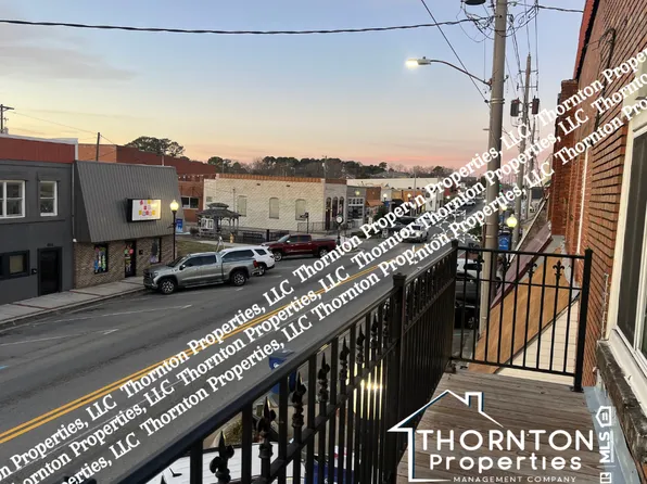 34 N Main St, Arab, AL