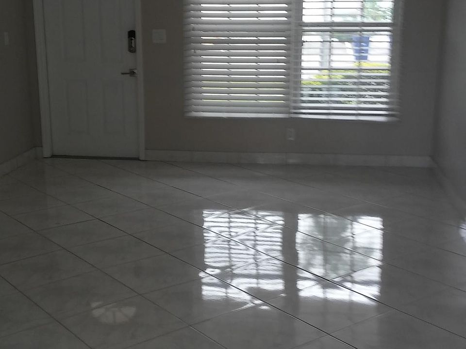 1st image of 1017 NE 2nd St