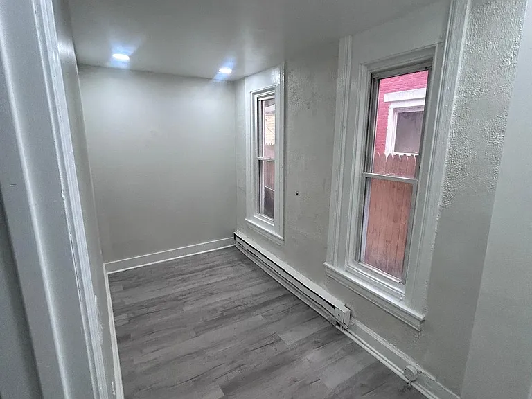 323 N 9th St #1 — Photo 2