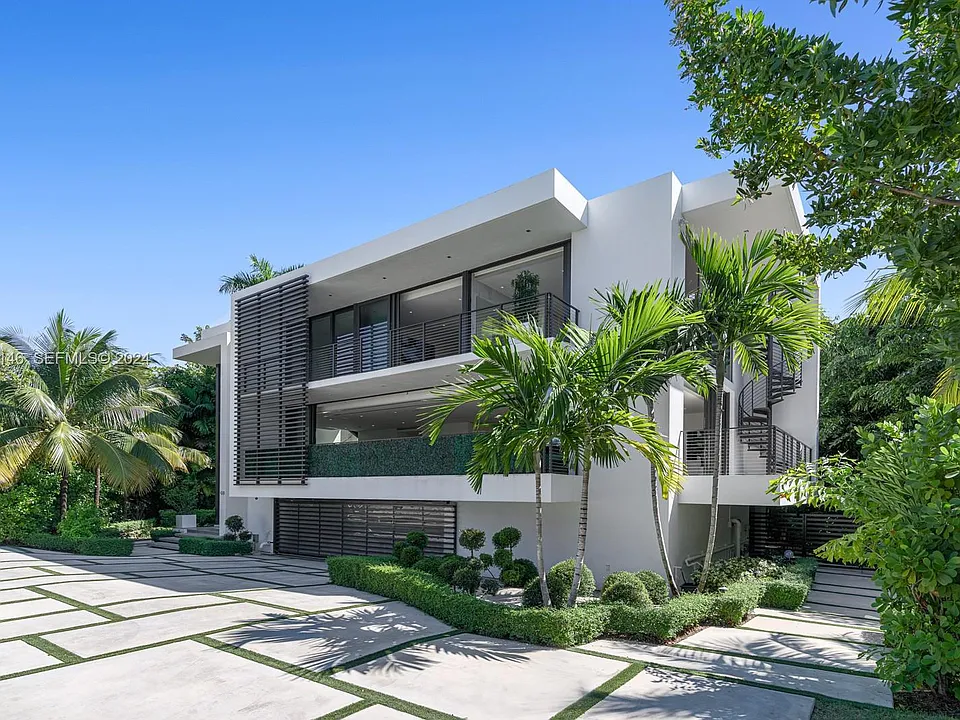 N Hibiscus Dr
