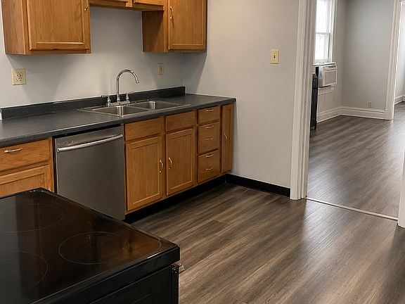 3rd image of 3209 Niagara St Floor 1