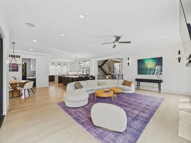 155 N Southmoor Dr — Photo 18