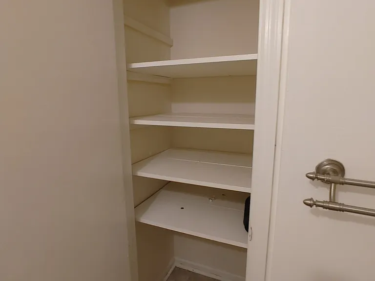05 - Bathroom Storage