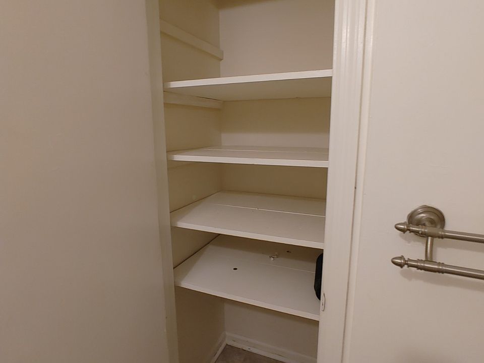 05 - Bathroom Storage