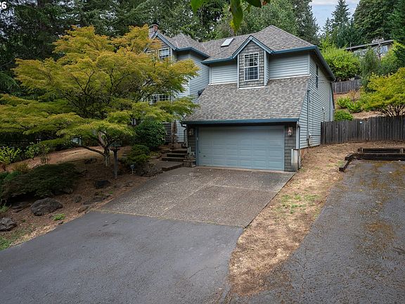 2nd image of 10585 SE Fairway Dr