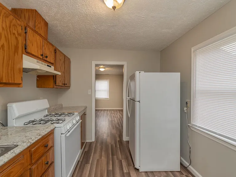 821 Forsythe St — Photo 5