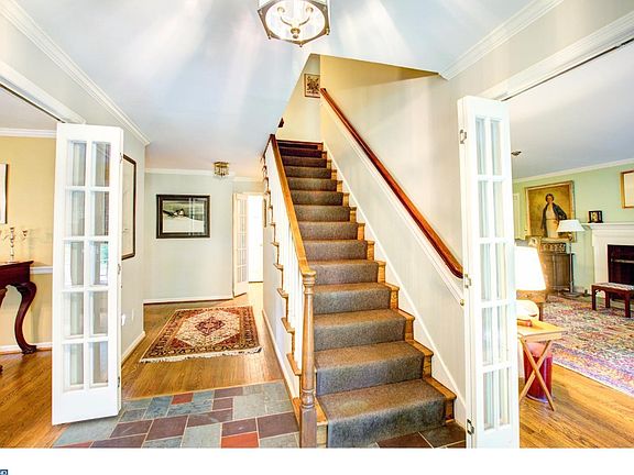 3rd image of 215 Greenock Dr